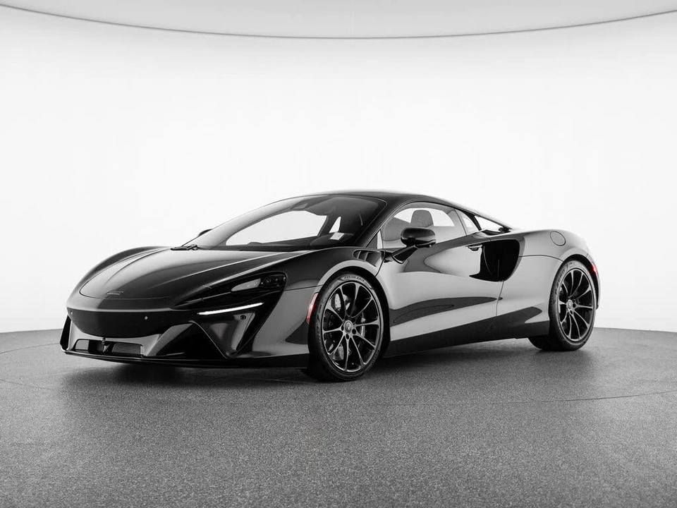 2026 McLaren Artura - Image 16 of 31