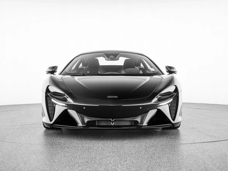 2026 McLaren Artura - Image 5 of 31