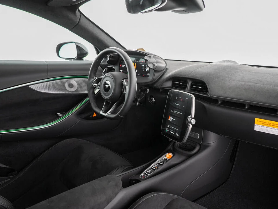 2026 McLaren Artura - Image 29 of 31