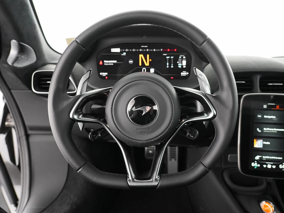2026 McLaren Artura - Image 24 of 31