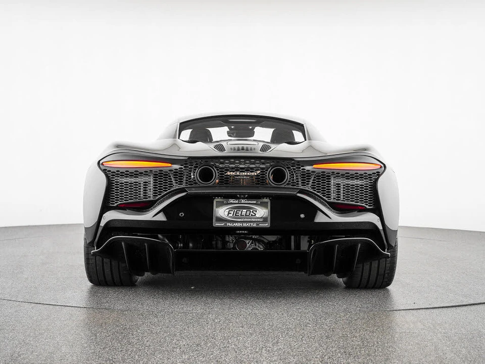 2026 McLaren Artura - Image 18 of 31