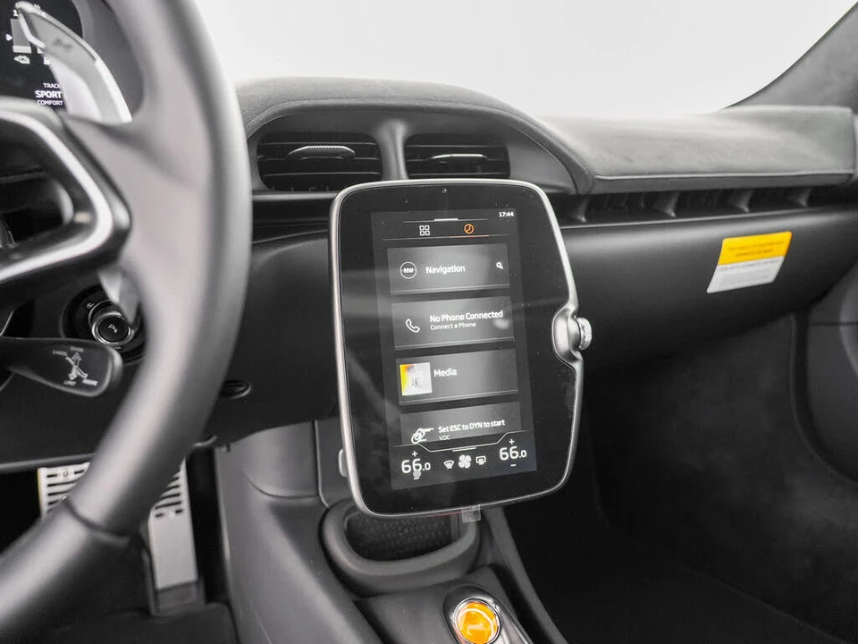 2026 McLaren Artura - Image 25 of 31