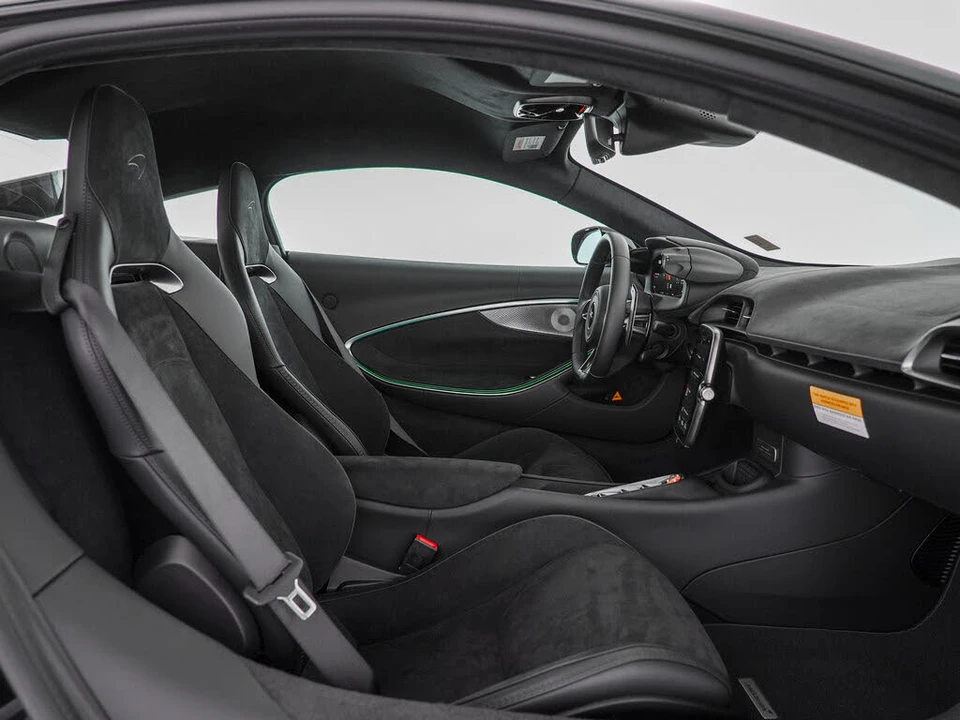 2026 McLaren Artura - Image 28 of 31