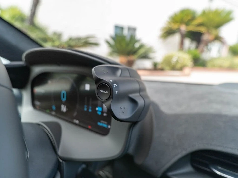 2026 McLaren Artura - Image 20 of 31