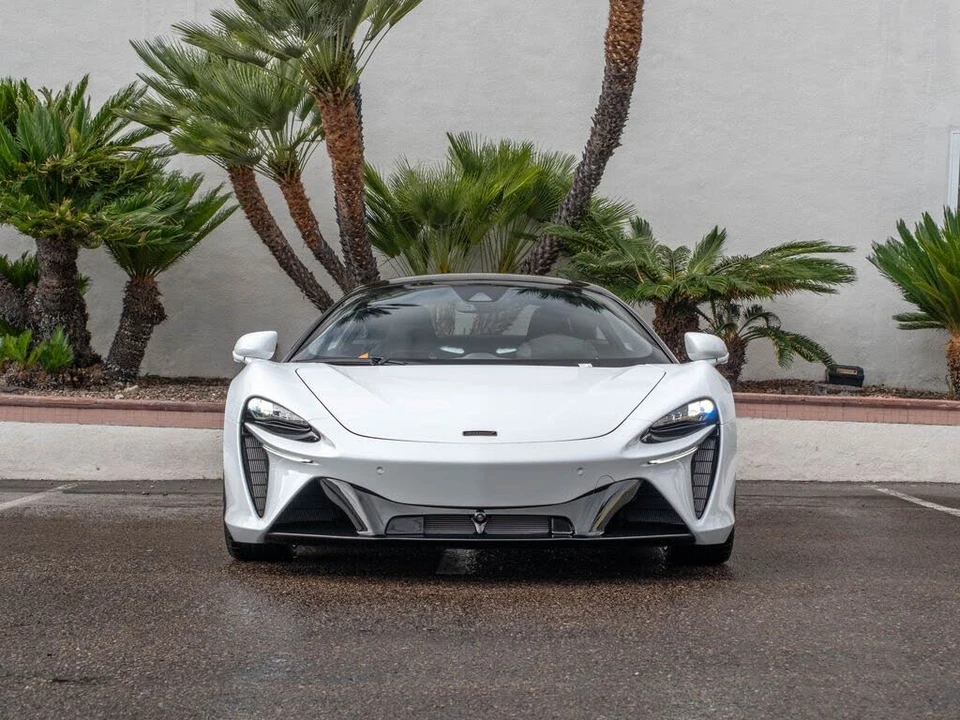 2026 McLaren Artura - Image 2 of 31