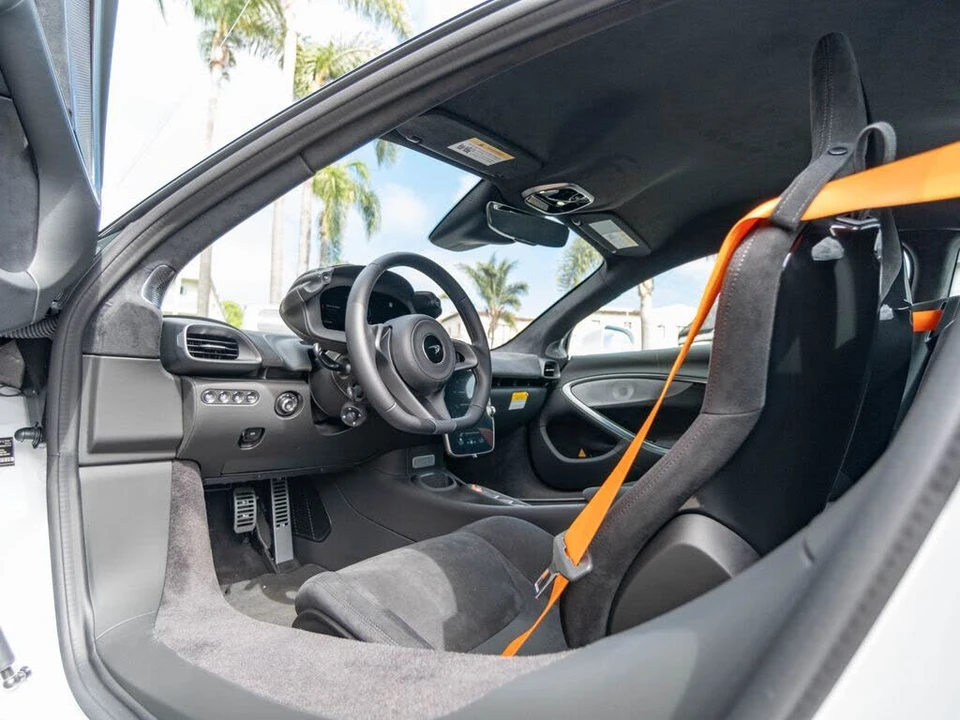 2026 McLaren Artura - Image 8 of 31