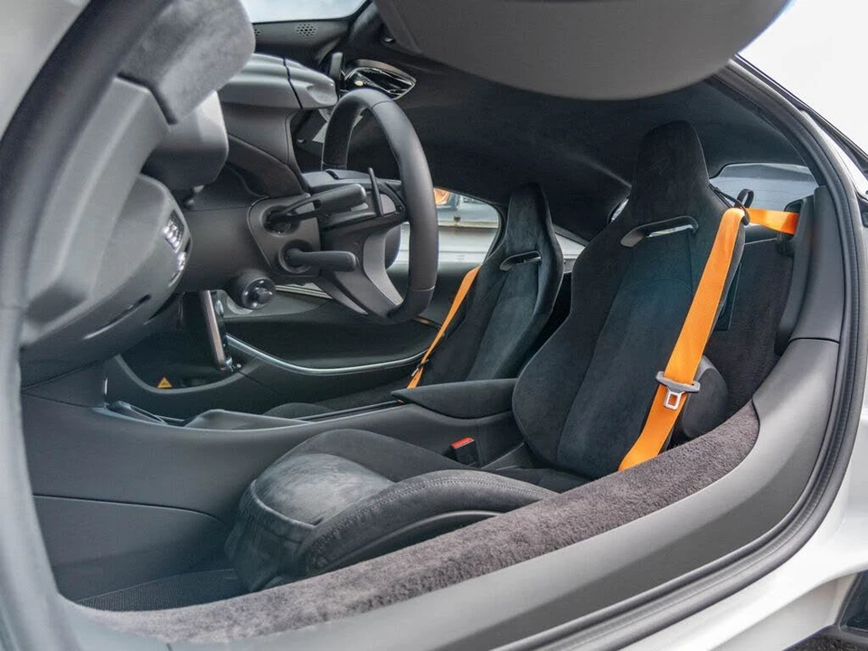 2026 McLaren Artura - Image 24 of 31