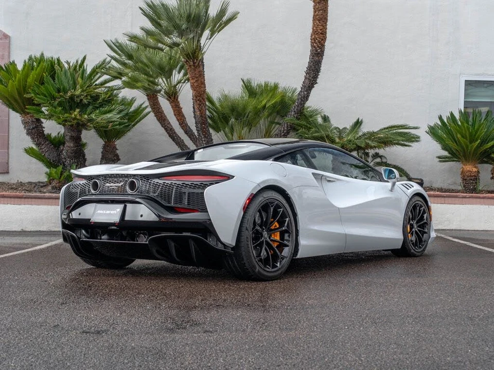 2026 McLaren Artura - Image 4 of 31