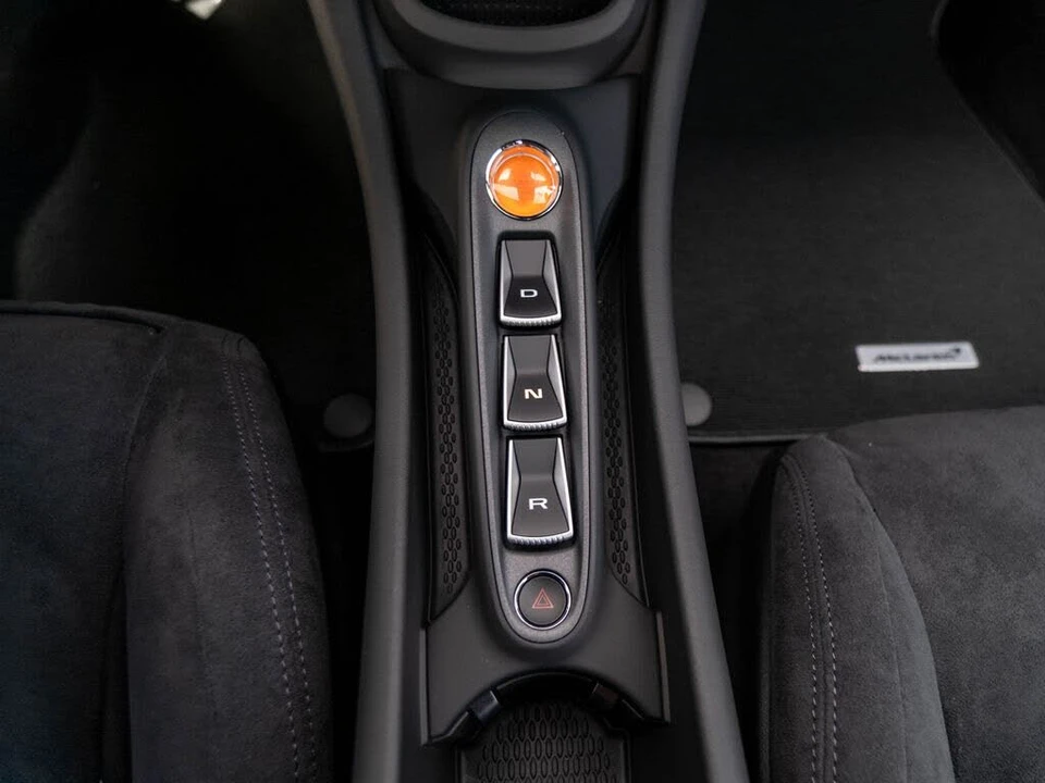 2026 McLaren Artura - Image 23 of 31