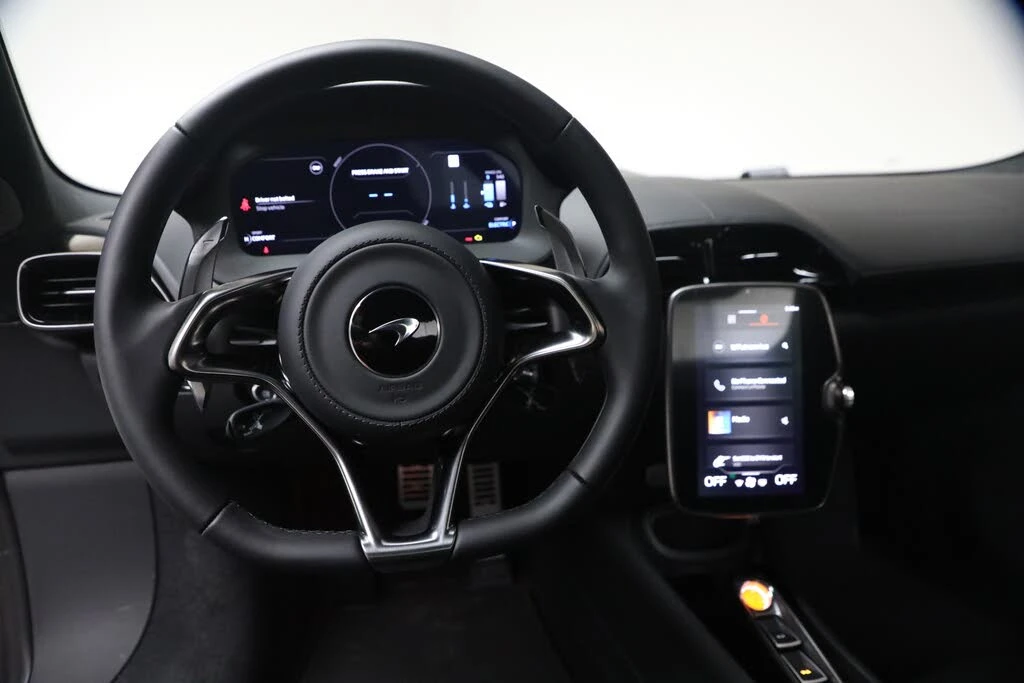 2026 McLaren Artura - Image 23 of 31