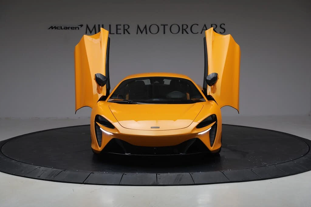 2026 McLaren Artura - Image 13 of 31