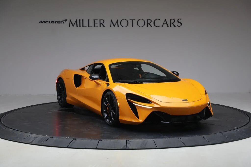 2026 McLaren Artura - Image 11 of 31