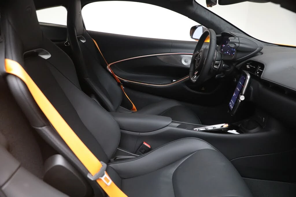 2026 McLaren Artura - Image 27 of 31