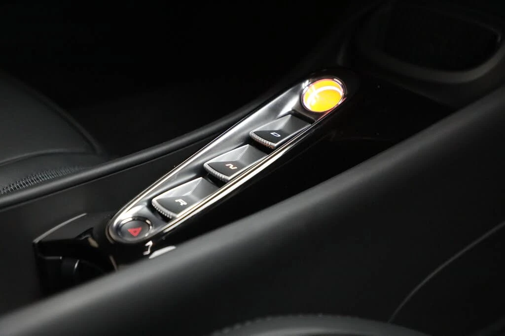 2026 McLaren Artura - Image 29 of 31
