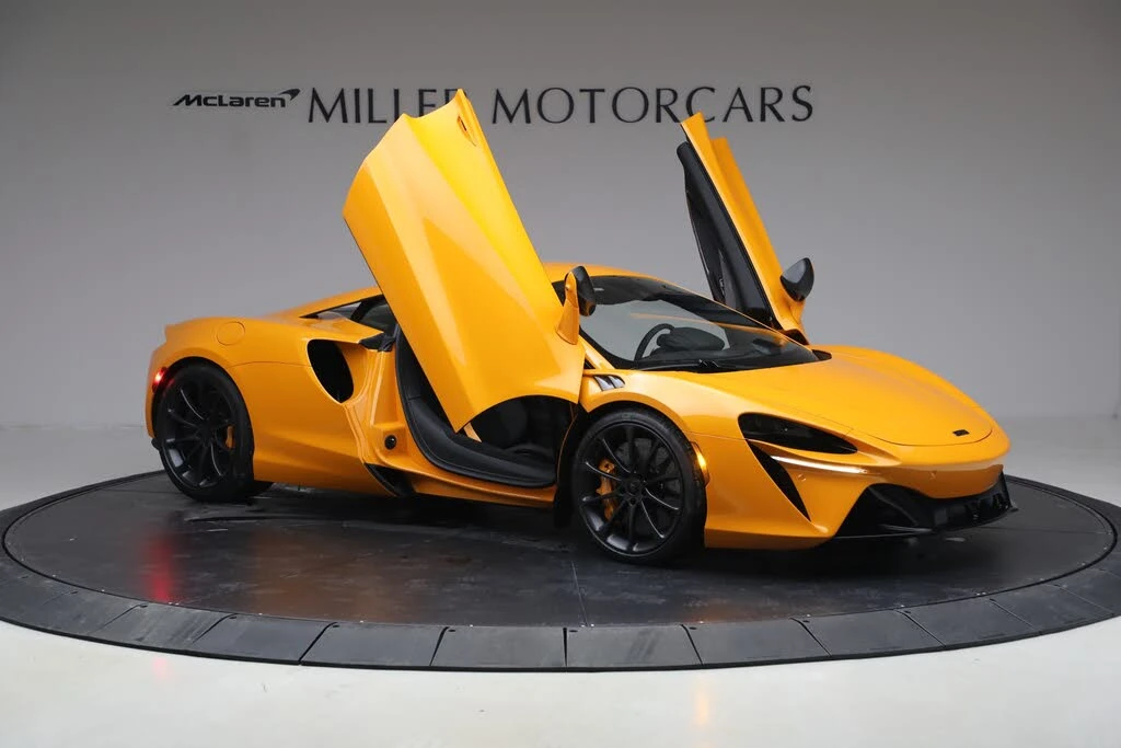 2026 McLaren Artura - Image 19 of 31