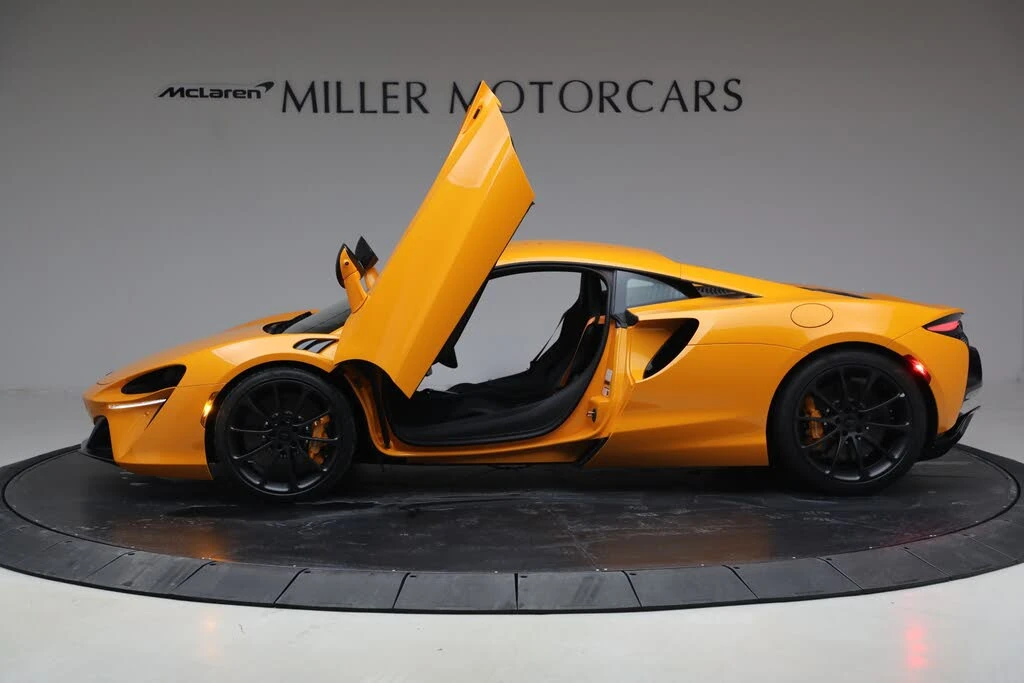 2026 McLaren Artura - Image 15 of 31