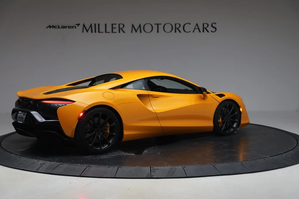 2026 McLaren Artura - Image 8 of 31