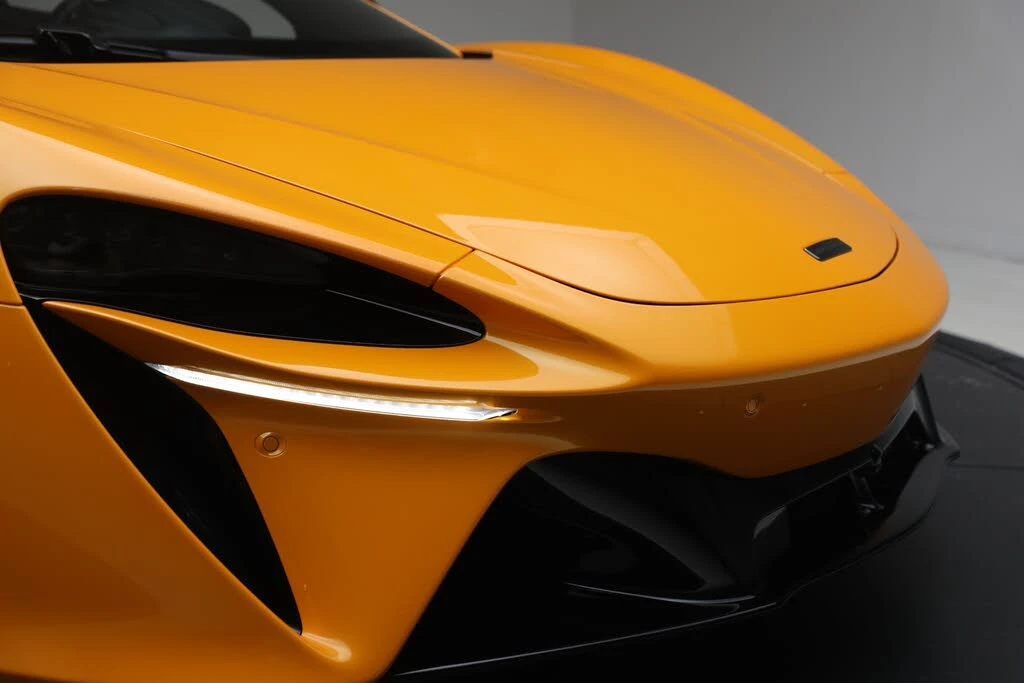 2026 McLaren Artura - Image 30 of 31