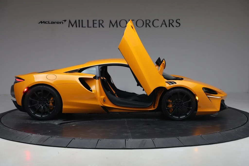 2026 McLaren Artura - Image 18 of 31