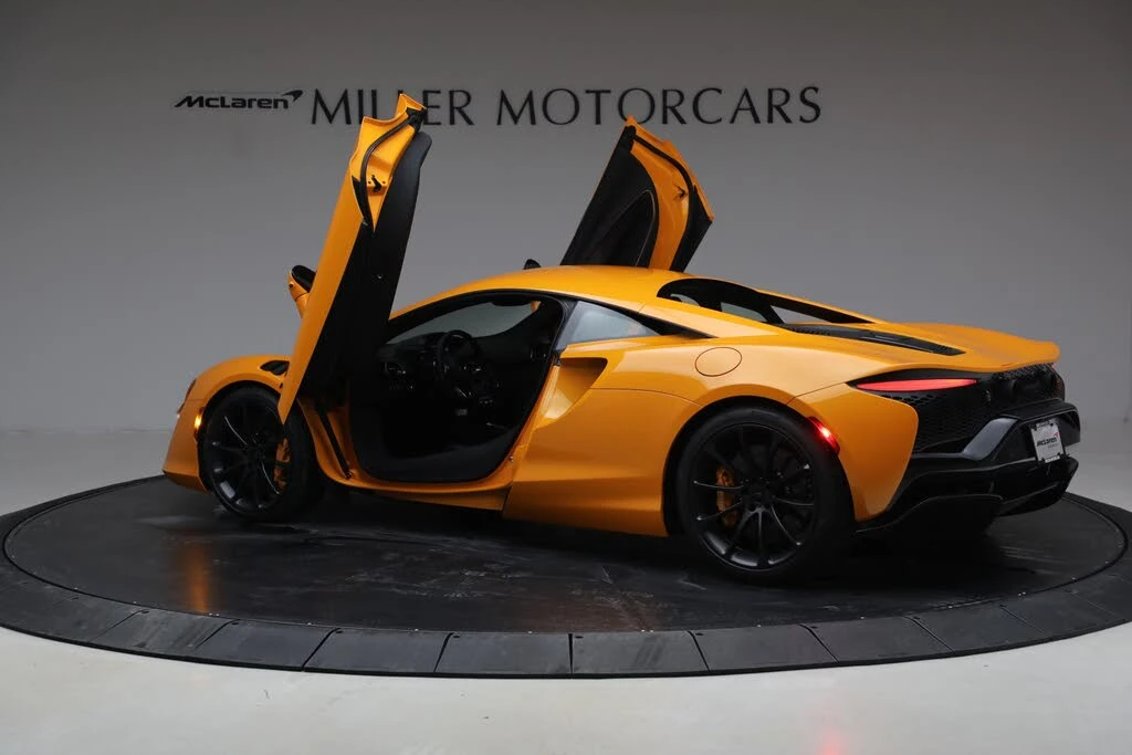 2026 McLaren Artura - Image 16 of 31