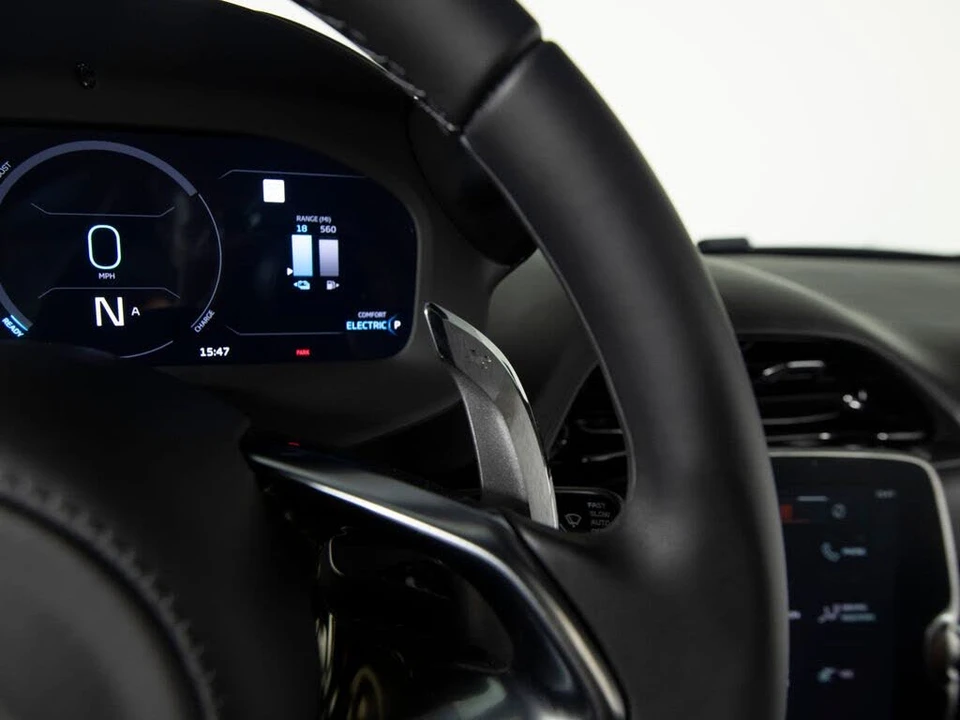 2026 McLaren Artura - Image 17 of 31