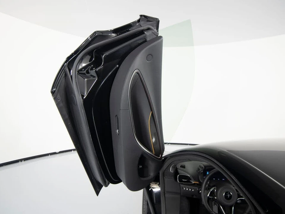 2026 McLaren Artura - Image 10 of 31