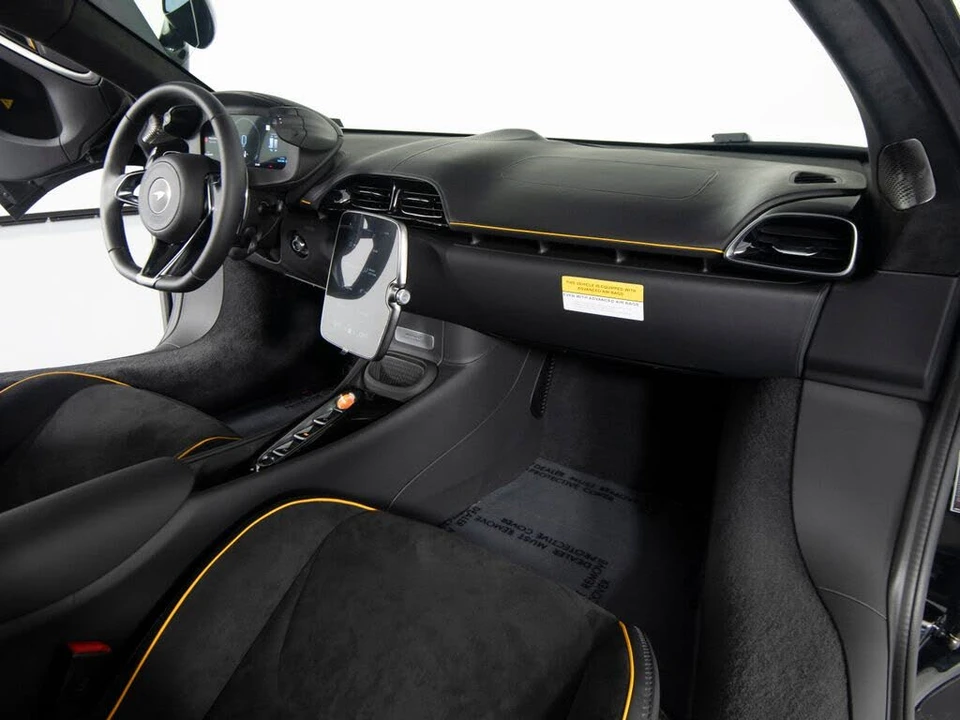 2026 McLaren Artura - Image 22 of 31