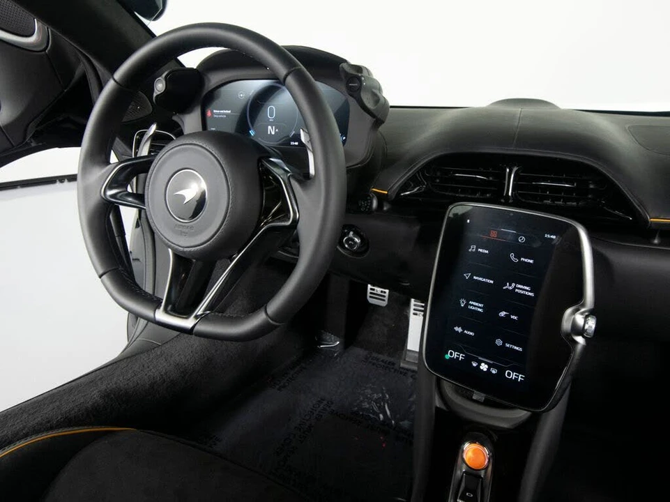 2026 McLaren Artura - Image 23 of 31