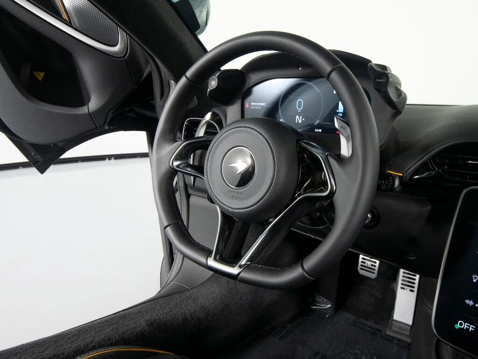 2026 McLaren Artura - Image 24 of 31