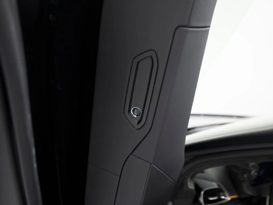 2026 McLaren Artura - Image 12 of 31
