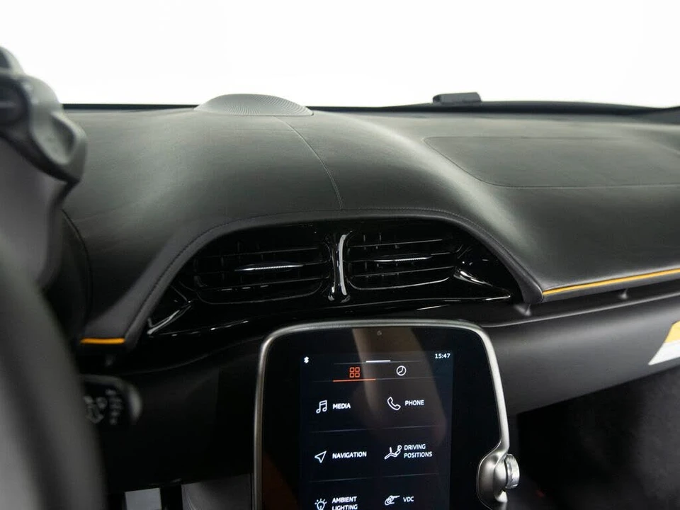 2026 McLaren Artura - Image 19 of 31