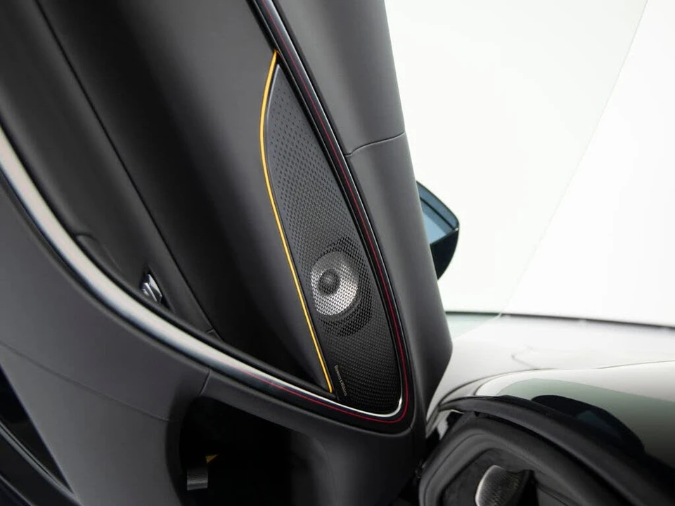 2026 McLaren Artura - Image 11 of 31
