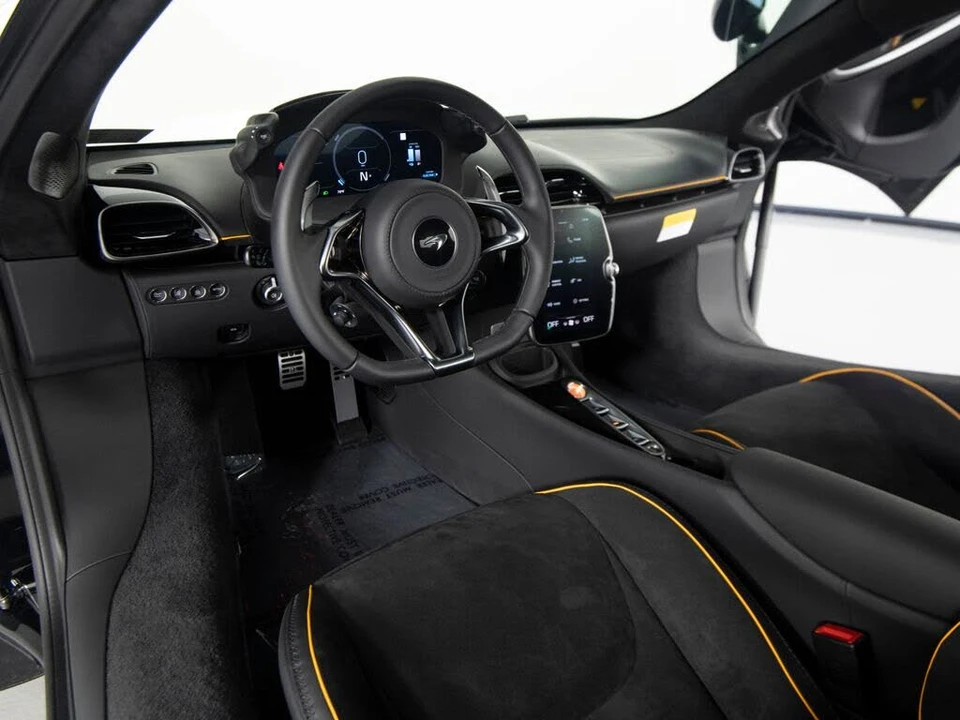 2026 McLaren Artura - Image 14 of 31