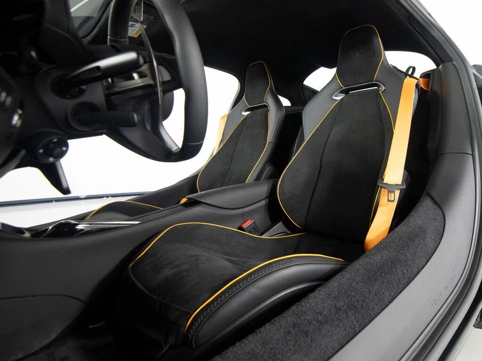 2026 McLaren Artura - Image 28 of 31