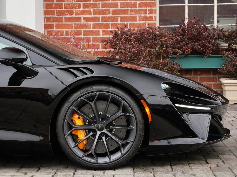 2026 McLaren Artura - Image 7 of 22