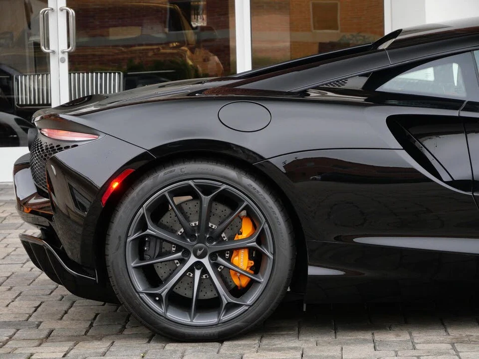 2026 McLaren Artura - Image 18 of 22