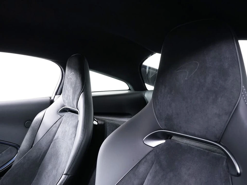 2026 McLaren Artura - Image 24 of 30