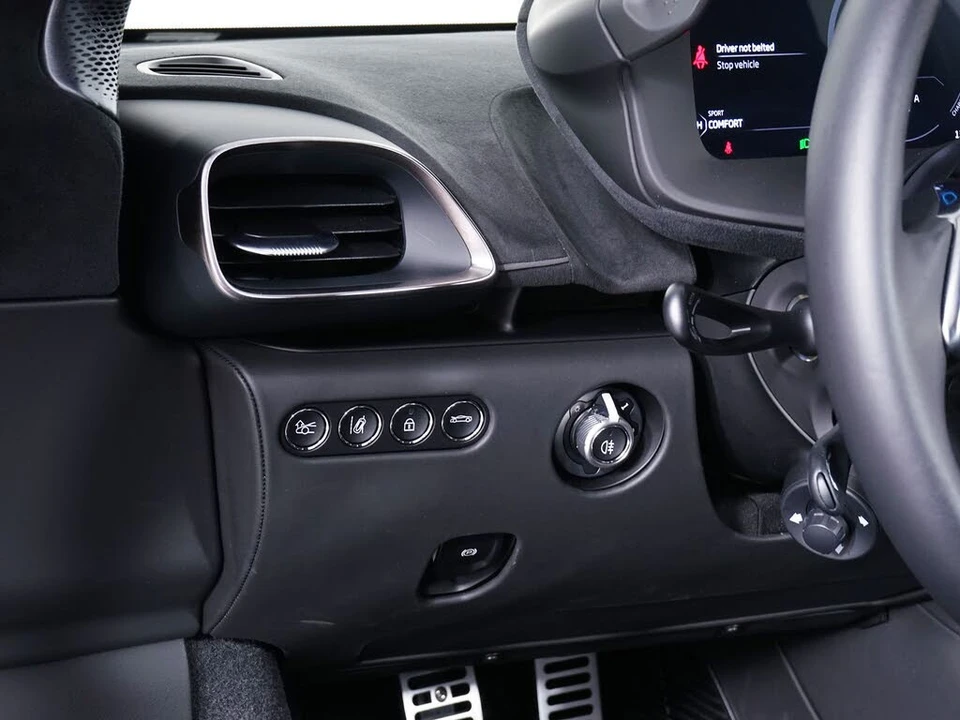 2026 McLaren Artura - Image 29 of 30