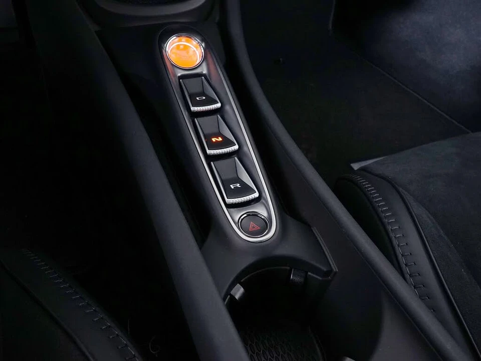2026 McLaren Artura - Image 26 of 30