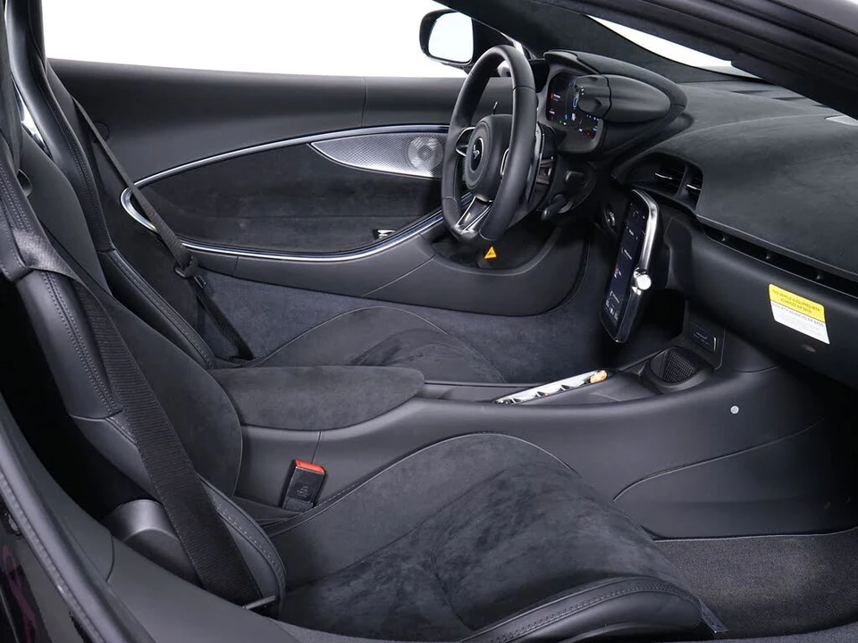 2026 McLaren Artura - Image 28 of 30
