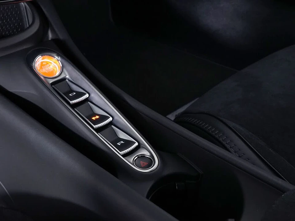 2026 McLaren Artura - Image 27 of 30