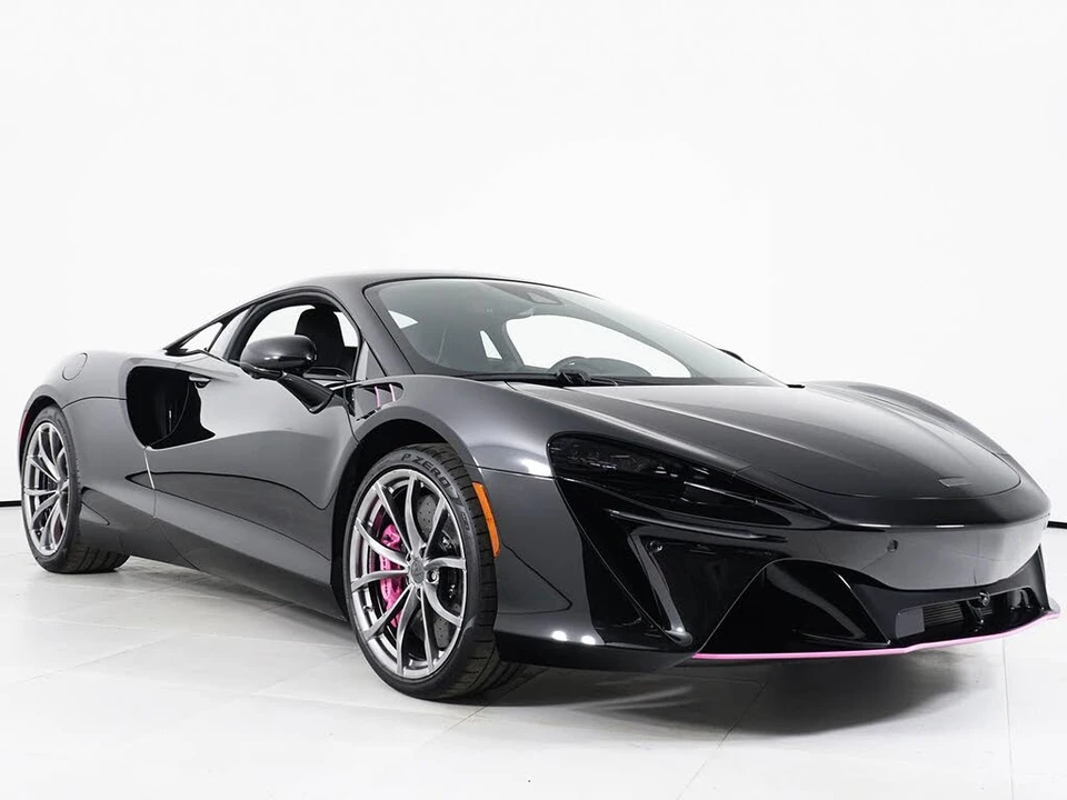 2026 McLaren Artura - Image 17 of 30