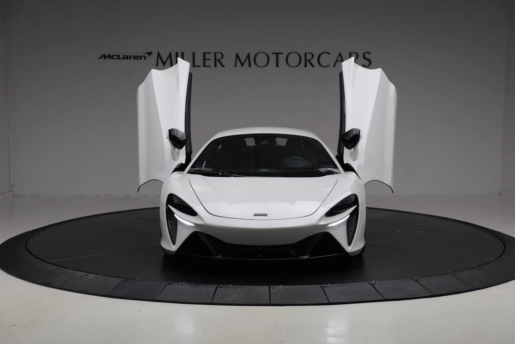 2026 McLaren Artura - Image 13 of 31