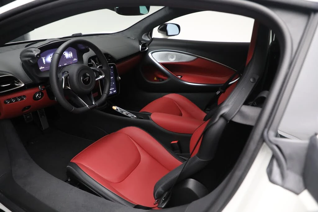 2026 McLaren Artura - Image 23 of 31