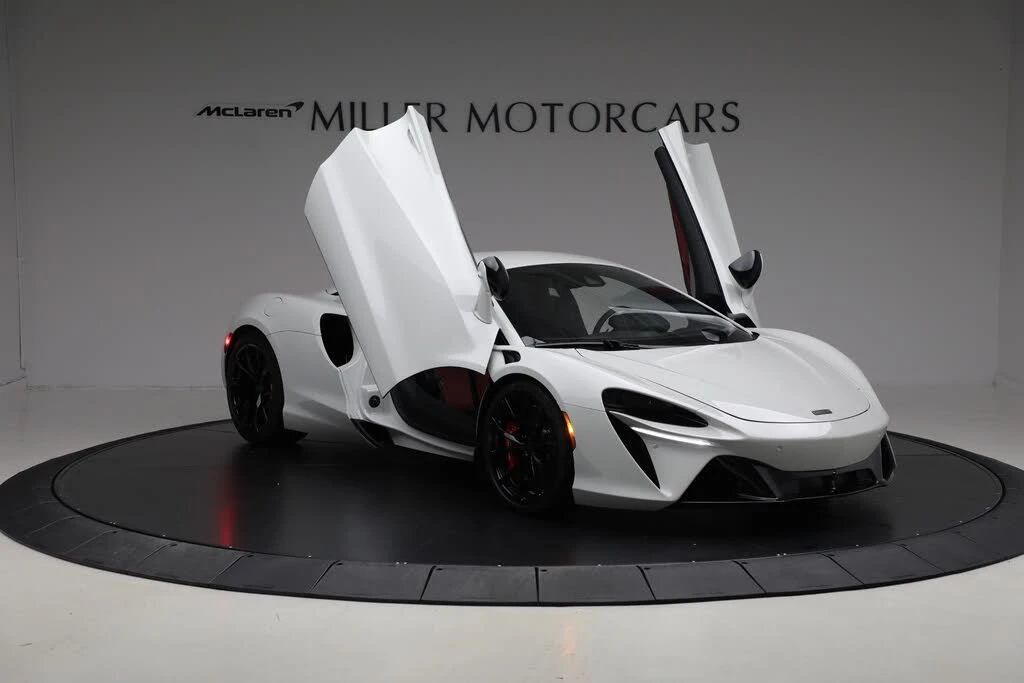 2026 McLaren Artura - Image 20 of 31