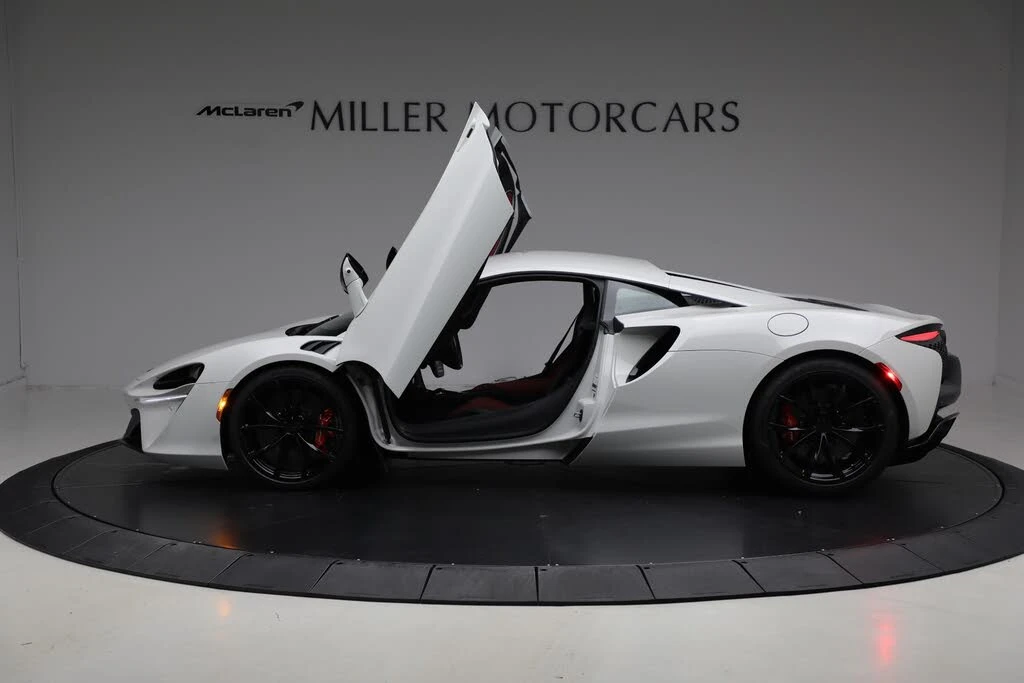 2026 McLaren Artura - Image 15 of 31