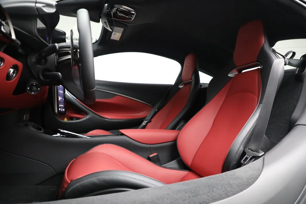 2026 McLaren Artura - Image 21 of 31