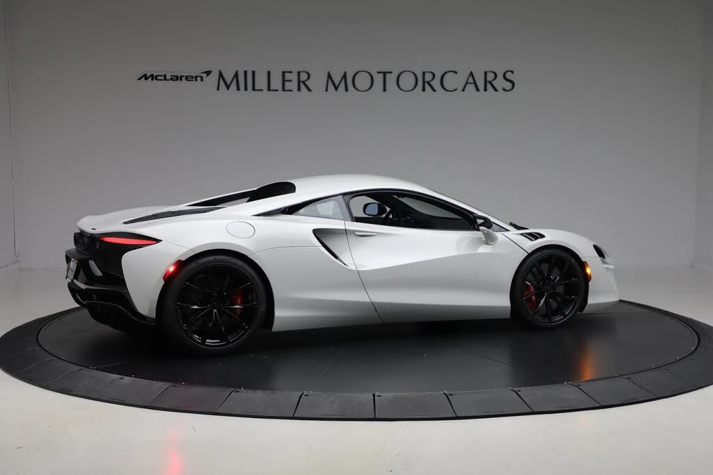 2026 McLaren Artura - Image 8 of 31