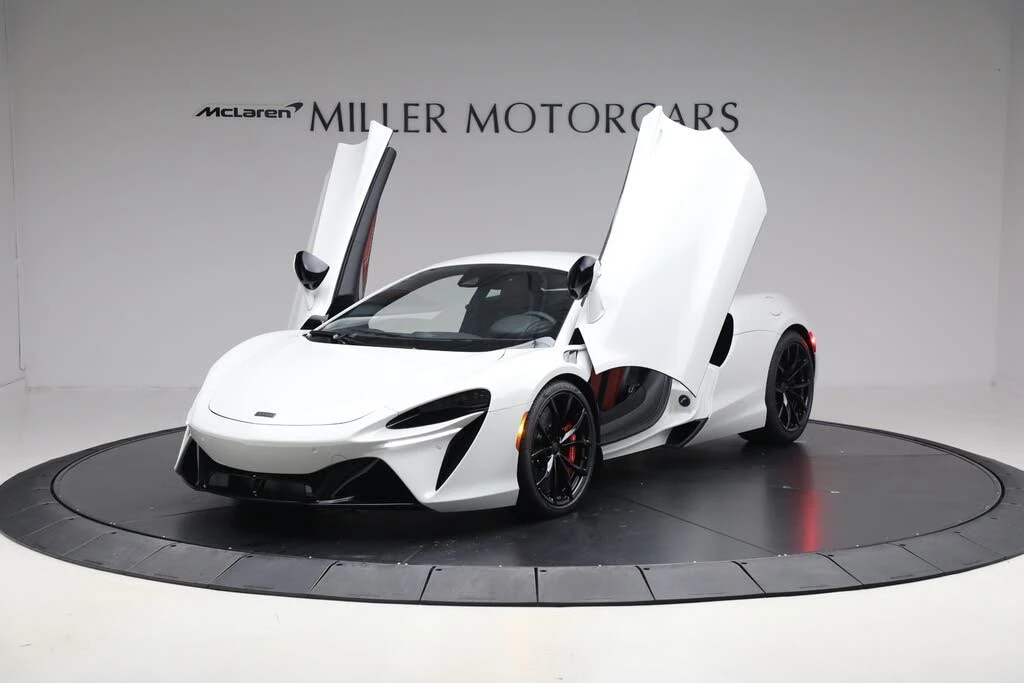 2026 McLaren Artura - Image 14 of 31