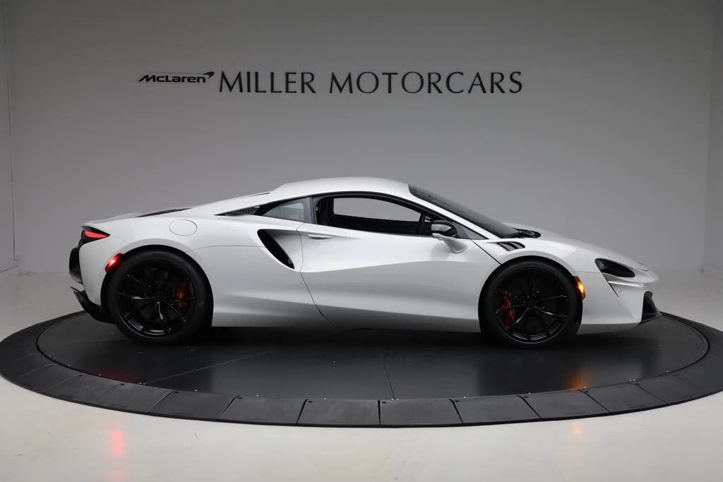 2026 McLaren Artura - Image 9 of 31